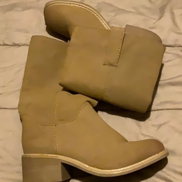 Boots boots - Picture 5 of 7